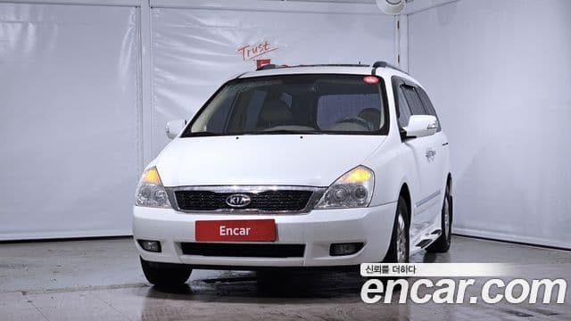 Kia Carnival R Premium, 2012 3