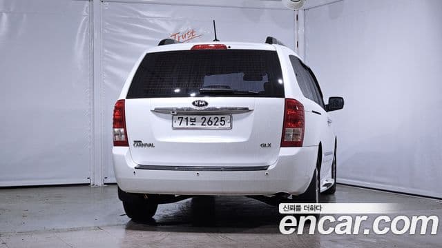 Kia Carnival R Premium, 2012 4