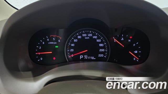 Kia Carnival R Premium, 2012 8