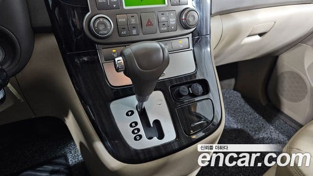 Kia Carnival R Premium, 2012 9