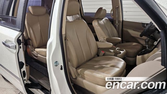 Kia Carnival R Premium, 2012 10