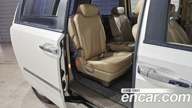 Kia Carnival R Premium, 2012 12