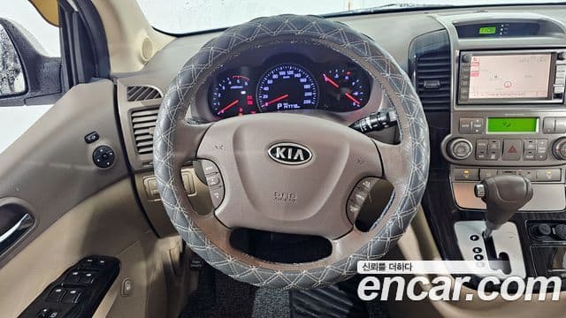 Kia Carnival R Premium, 2012 13