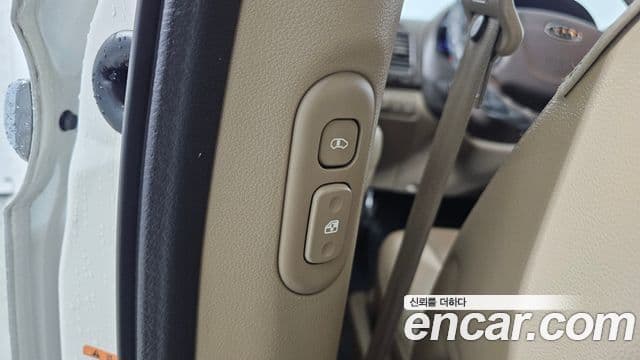 Kia Carnival R Premium, 2012 18