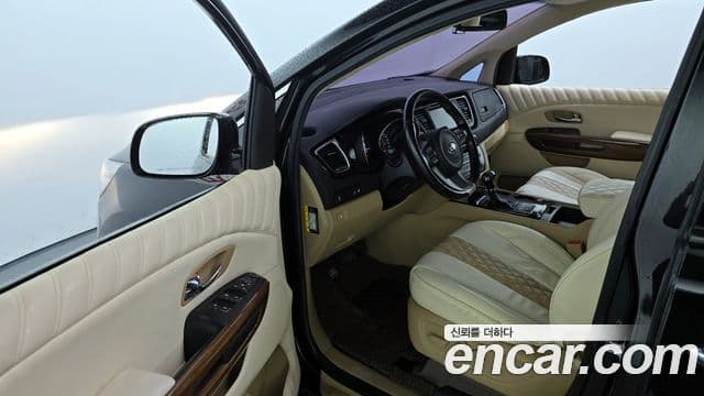 Kia All New Carnival Prestige, 2016 10