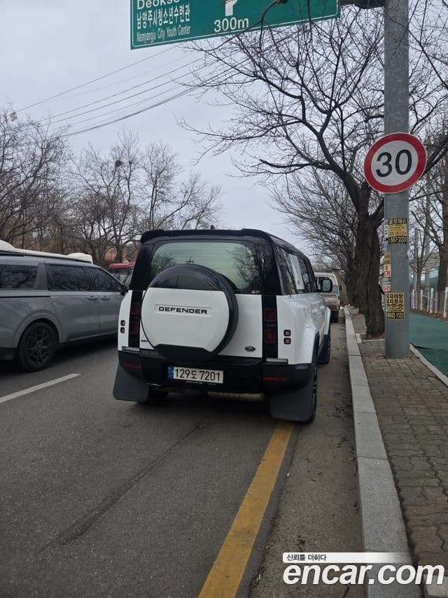 Land Rover Defender (L663) 110 D300 HSE, 2023 10