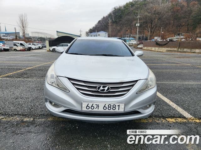 Hyundai YF Sonata Premier, 2010 1