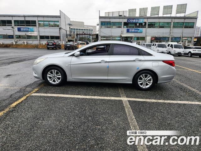 Hyundai YF Sonata Premier, 2010 3