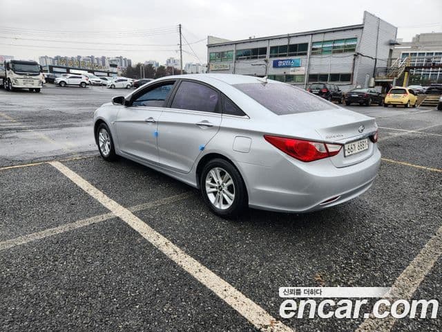 Hyundai YF Sonata Premier, 2010 4