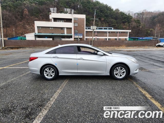 Hyundai YF Sonata Premier, 2010 8