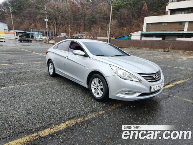 Hyundai YF Sonata Premier, 2010 9