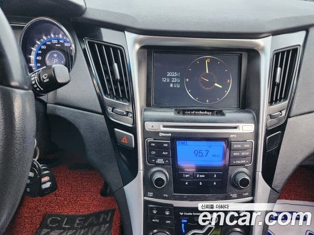 Hyundai YF Sonata Premier, 2010 11