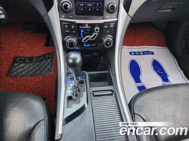 Hyundai YF Sonata Premier, 2010 13