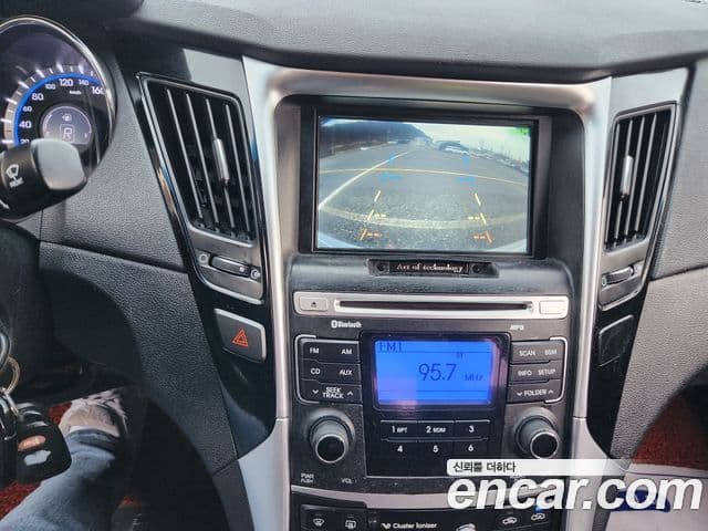 Hyundai YF Sonata Premier, 2010 14