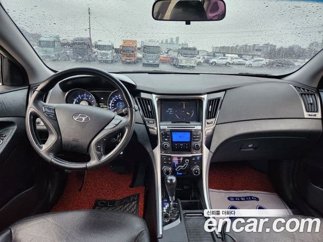 Hyundai YF Sonata Premier, 2010 16