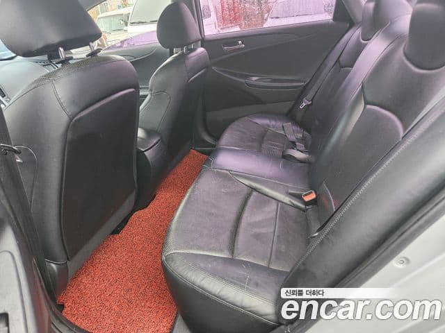 Hyundai YF Sonata Premier, 2010 18