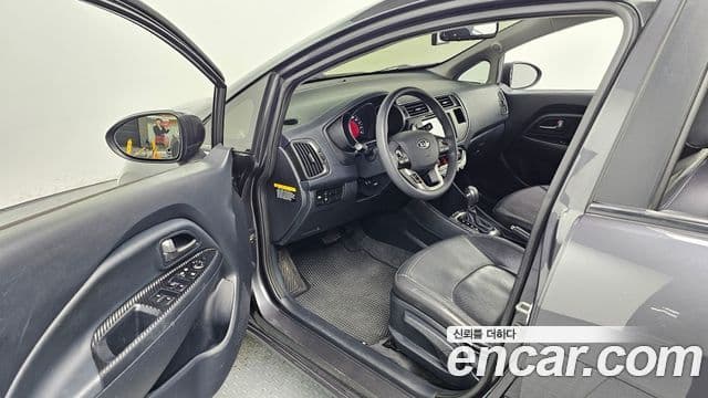 Kia All New Pride Prestige, 2012 11