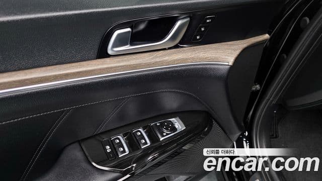 Kia K5 3세대 Signature, 2021 11