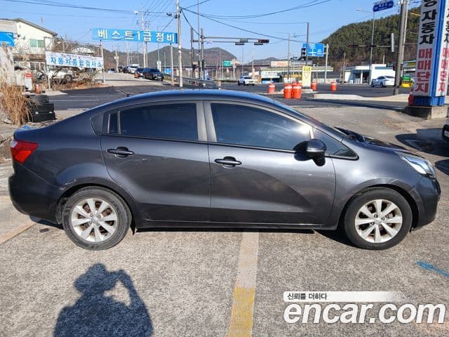 Kia All New Pride Deluxe, 2014 3