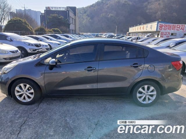 Kia All New Pride Deluxe, 2014 4