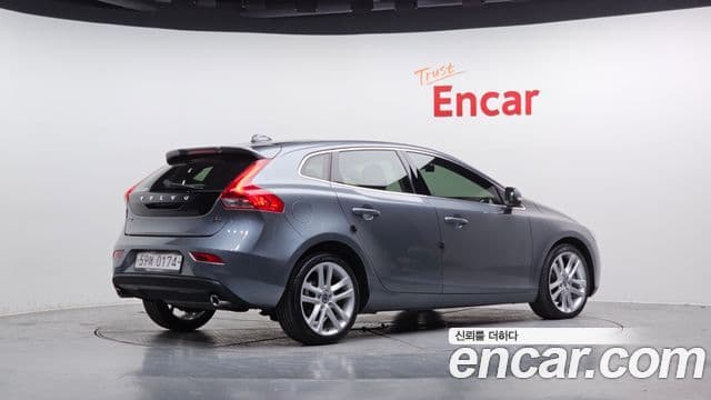 Volvo V40 2세대, 2016 2