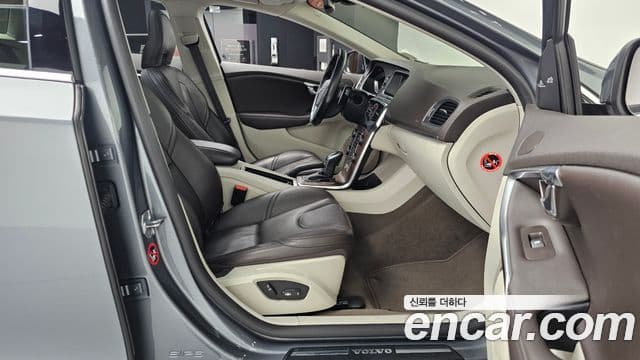 Volvo V40 2세대, 2016 11