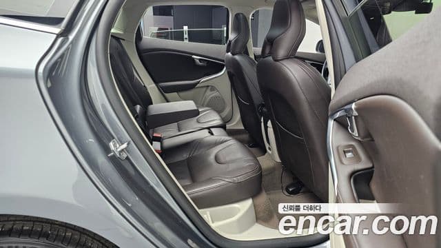 Volvo V40 2세대, 2016 12