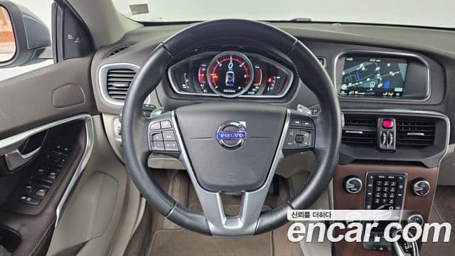 Volvo V40 2세대, 2016 13