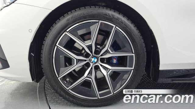 BMW 5시리즈 (G60) 520i M Sport, 2024 все фото