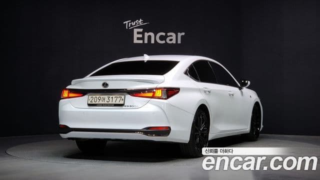 Lexus ES300h 7세대 F-Sport Design пакет, 2024 2