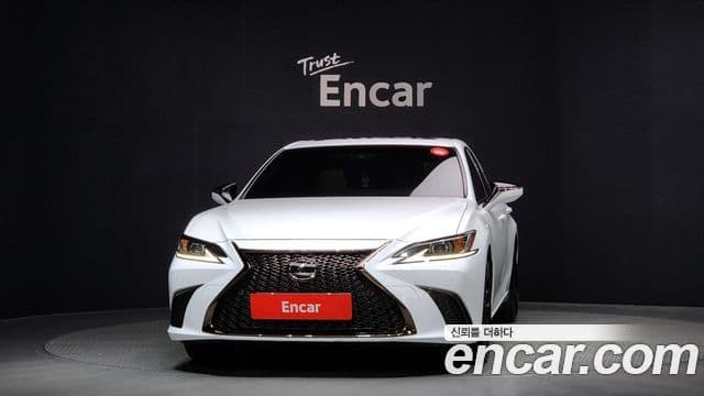 Lexus ES300h 7세대 F-Sport Design пакет, 2024 3