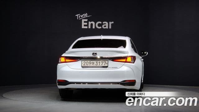 Lexus ES300h 7세대 F-Sport Design пакет, 2024 4