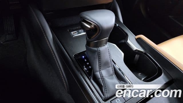 Lexus ES300h 7세대 F-Sport Design пакет, 2024 9