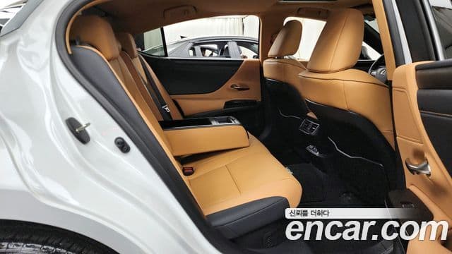 Lexus ES300h 7세대 F-Sport Design пакет, 2024 12