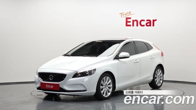 Volvo V40 2세대, 2015 1