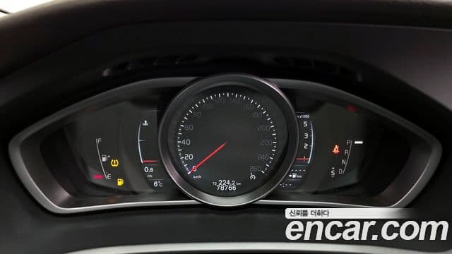 Volvo V40 2세대, 2015 8