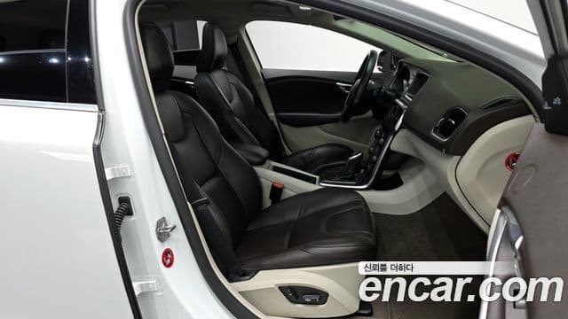 Volvo V40 2세대, 2015 11