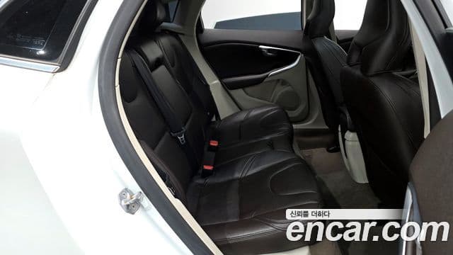 Volvo V40 2세대, 2015 12