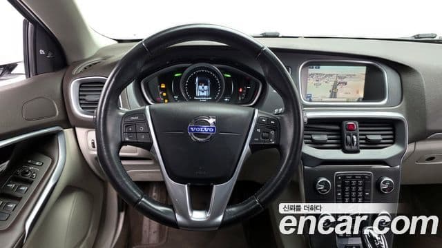 Volvo V40 2세대, 2015 13