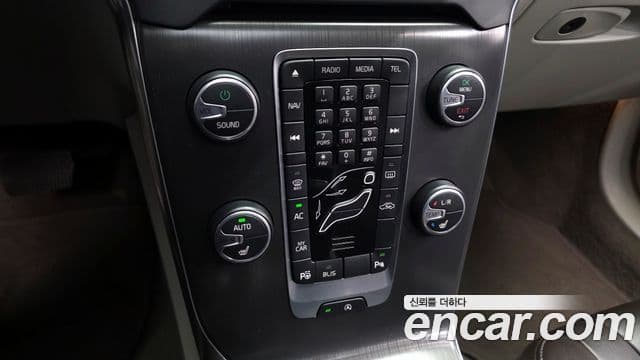 Volvo V40 2세대, 2015 18