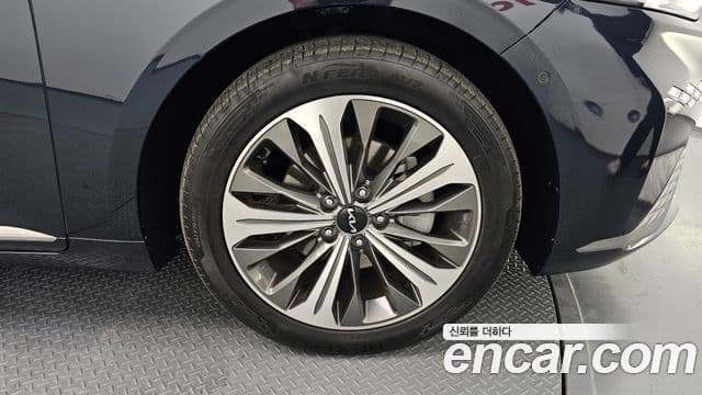 Kia K8 гибрид Noblesse, 2022 все фото