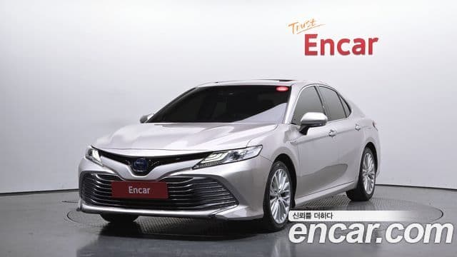 Toyota 캠리 (XV70) 2.5 XLE гибрид, 2018 1