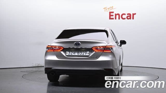 Toyota 캠리 (XV70) 2.5 XLE гибрид, 2018 4