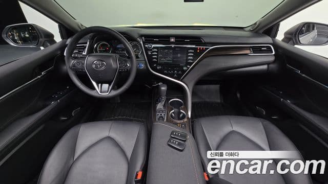 Toyota 캠리 (XV70) 2.5 XLE гибрид, 2018 7