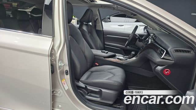 Toyota 캠리 (XV70) 2.5 XLE гибрид, 2018 10