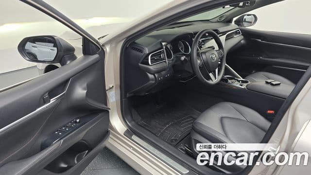 Toyota 캠리 (XV70) 2.5 XLE гибрид, 2018 11