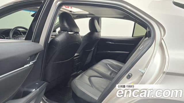 Toyota 캠리 (XV70) 2.5 XLE гибрид, 2018 12