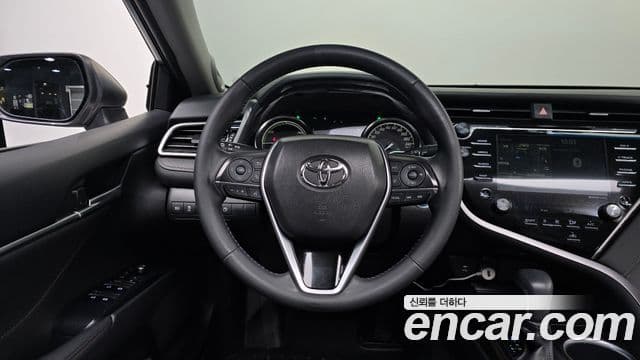 Toyota 캠리 (XV70) 2.5 XLE гибрид, 2018 13