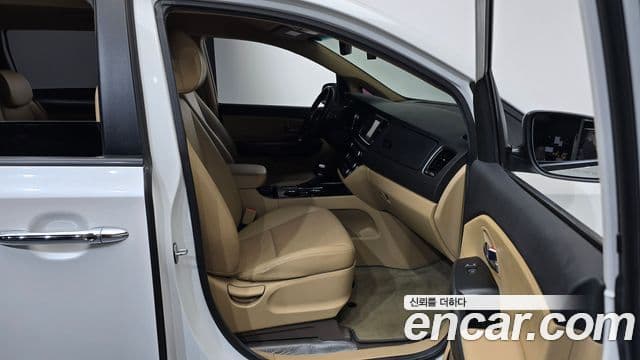 Kia The / новый New Carnival Luxury, 2020 11