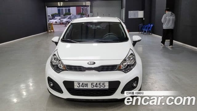 Kia All New Pride Luxury, 2013 3